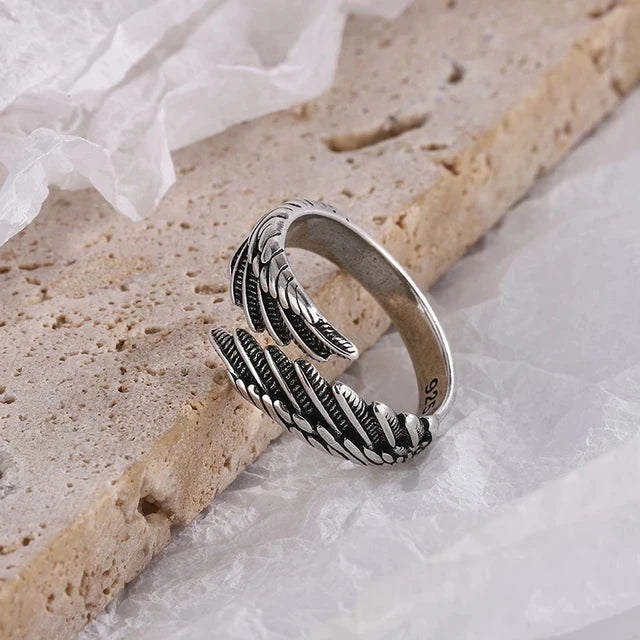 The Zephyr – Feather Engraved S925 Silver Ring