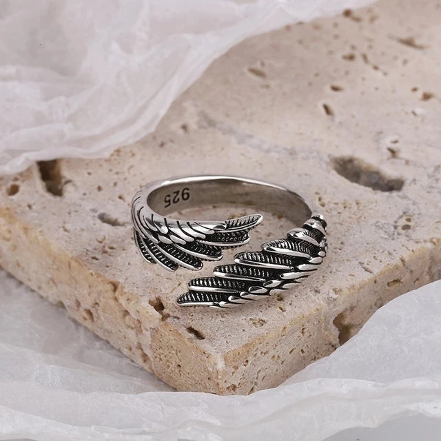 The Zephyr – Feather Engraved S925 Silver Ring
